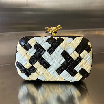 ボッテガヴェネタ BOTTEGAVENETA aj-BOV717622BPBK  2023年最新入荷 ノット ミノディエール 手持ちかばん クラッチバッグ イブニングバッグ