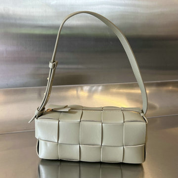 商品名称：ボッテガヴェネタ BOTTEGAVENETA aj-BOV729166QH  2023年最新入荷 スモール ブリック カセット フラップバッグ スクエアバッグ 斜め掛け ショルダーバッグ