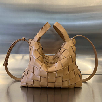 商品名称：ボッテガヴェネタ BOTTEGAVENETA aj-BOV730327LF  2023年最新入荷 ボウリング カセット トートバッグ ハンドバッグ 2way 斜め掛け ショルダーバッグ
