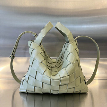 商品名称：ボッテガヴェネタ BOTTEGAVENETA aj-BOV730327QG  2023年最新入荷 ボウリング カセット トートバッグ ハンドバッグ 2way 斜め掛け ショルダーバッグ