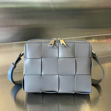 ボッテガヴェネタ BOTTEGAVENETA  aj-BOV730027QL 2023年最新入荷 カセット カメラバッグ 斜め掛け ショルダーバッグ スクエアバッグ スモールクロスボディバッグ