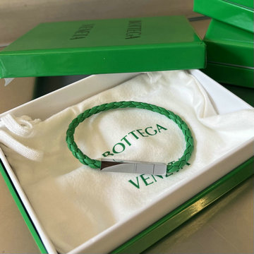 商品名称：ボッテガヴェネタ BOTTEGAVENETA aj-BOV732416GL  2023年最新入荷 ブレイド レザー ブレスレット プッシュボタンクラスプ