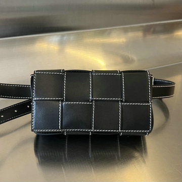 商品名称：ボッテガヴェネタ BOTTEGAVENETA aj-BOV738000BBK  2023年最新入荷 カセット ベルトバッグ ショルダーバッグ クロスボディバッグ ウェストバッグ