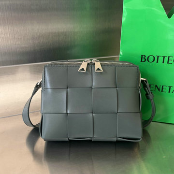 商品名称：ボッテガヴェネタ BOTTEGAVENETA  aj-BOV730027SH 2023年最新入荷 カセット カメラバッグ 斜め掛け ショルダーバッグ スクエアバッグ スモールクロスボディバッグ