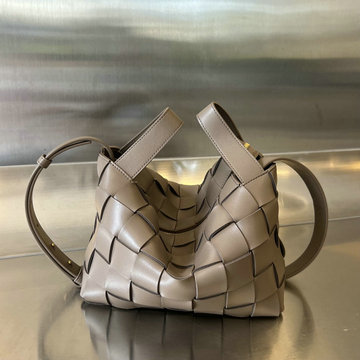 ボッテガヴェネタ BOTTEGAVENETA aj-BOV755132QH  2023年最新入荷 ボウリング カセット トートバッグ ハンドバッグ 2way 斜め掛け ショルダーバッグ