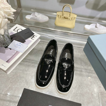 プラダ PRADA 26-PDJ23042Q 2023年秋冬最新入荷 ローファーシューズ パンプス フラットシューズ レディースシューズ カジュアルシューズ