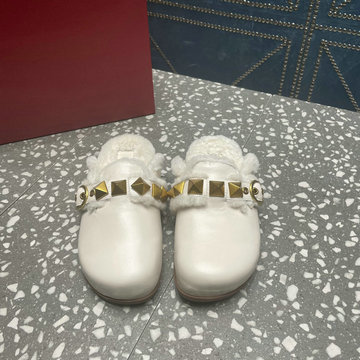 商品名称：ヴァレンティノ Valentino 26-VTJ23008P 2023年秋冬最新入荷 パンプス フラットミュール ウールミュール 暖かい サンダル 防寒 男女兼用