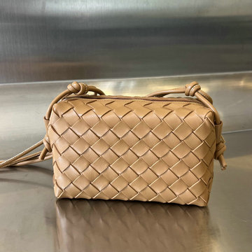 ボッテガヴェネタ BOTTEGAVENETA aj-BOV723547QXS  2023年最新入荷 ミニ ループ カメラバッグ 斜め掛け ショルダーバッグ クロスボディバッグ レディースかばん