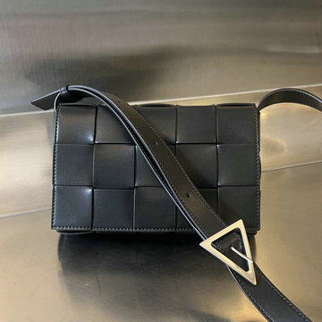 商品名称：ボッテガヴェネタ BOTTEGAVENETA aj-BOV708768QBK  2023年最新入荷 ザ カセット 斜め掛け ショルダーバッグ クロスボディバッグ スクエアバッグ