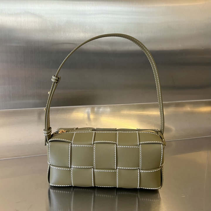 商品名称：ボッテガヴェネタ BOTTEGAVENETA aj-BOV729251CNG  2023年最新入荷 スモール ブリック カセット 斜め掛け ショルダーバッグ スクエアバッグ クロスボディバッグ
