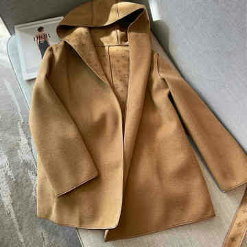 商品名称：ルイヴィトン LOUISVUITTON XG-WTLV23015 2023年秋冬最新入荷 フリースコート シグネチャー ショート フーデッド ラップコート ロングスリーブ トップスコート