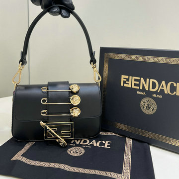 フェンディ FENDI 168-FD8563XBK 2023年最新入荷 バゲットバッグ ホーボーバッグ 肩掛け ショルダーバッグ クロスボディバッグ レディースかばん