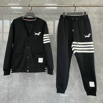 トム ブラウン Thom Browne JS-TZTB23001　2023年春夏最新入荷 2点セットアップ ツーピース ロングスリーブ スウェットシャツ ロングパンツ スポーツジャージ