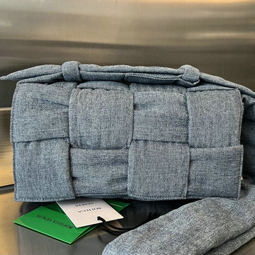 商品名称：ボッテガヴェネタ aj-BOV628951NHS BOTTEGAVENETA 2023年最新入荷 パデッド テック カセット フラップバッグ 斜め掛け ショルダーバッグ クロスボディバッグ
