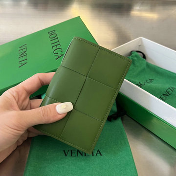 ボッテガヴェネタ aj-BOV649602GL BOTTEGAVENETA 2023年最新入荷 カセット フラップカードケース 二つ折りパスポートケース レザー