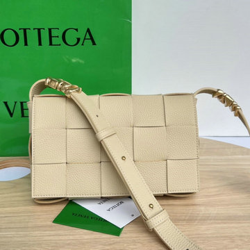 商品名称：ボッテガヴェネタ aj-BOV666870QX  BOTTEGAVENETA 2023年最新入荷 カセット フラップバッグ ミニバッグ 斜め掛け ショルダーバッグ クロスボディバッグ