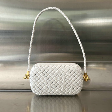 商品名称：ボッテガヴェネタ BOTTEGAVENETA aj-BOV717623BBS  2023年最新入荷 ノット クラッチバッグ 手持ちかばん イブニングバッグ ストラップが付き