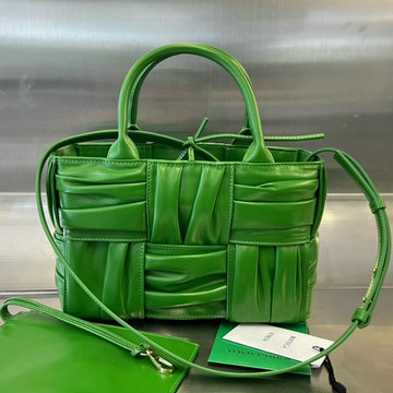 商品名称：ボッテガヴェネタ BOTTEGAVENETA aj-BOV729042ZGL 2023年最新入荷 ミニ アルコ トートバッグ ハンドバッグ 2way 斜め掛け ショルダーバッグ