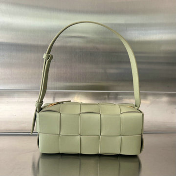 商品名称：ボッテガヴェネタ BOTTEGAVENETA aj-BOV729166QG  2023年最新入荷 スモール ブリック カセット フラップバッグ スクエアバッグ 斜め掛け ショルダーバッグ
