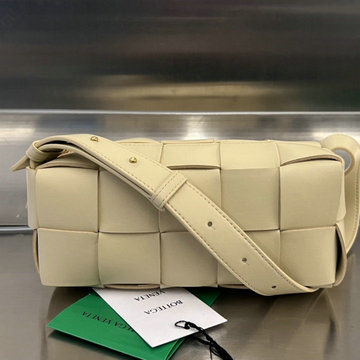 商品名称：ボッテガヴェネタ BOTTEGAVENETA aj-BOV729166QX  2023年最新入荷 スモール ブリック カセット フラップバッグ スクエアバッグ 斜め掛け ショルダーバッグ