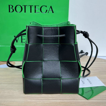 商品名称：ボッテガヴェネタ BOTTEGAVENETA aj-BOV680218PKG 2023年最新入荷 スモール カセット バゲットバッグ 斜め掛け ショルダーバッグ クロスボディバッグ