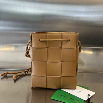 商品名称：ボッテガヴェネタ BOTTEGAVENETA aj-BOV680218QZS  2023年最新入荷 スモール カセット バゲットバッグ 斜め掛け ショルダーバッグ クロスボディバッグ