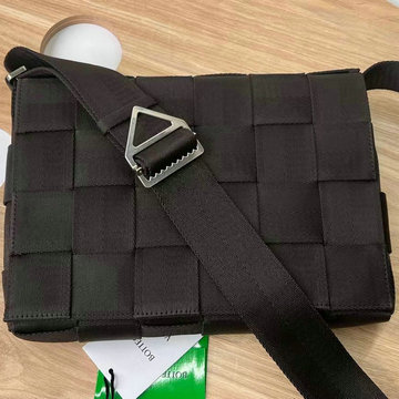 商品名称：ボッテガヴェネタ BOTTEGAVENETA aj-BOV680514QBK 23年最新入荷 カセット フラップバッグ 斜め掛け ショルダーバッグ クロスボディバッグ