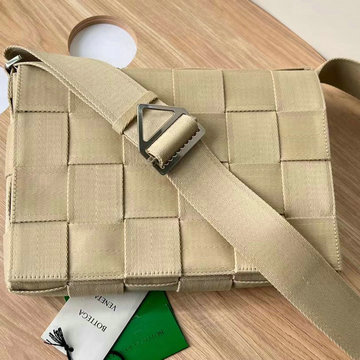 商品名称：ボッテガヴェネタ BOTTEGAVENETA aj-BOV680514QMB  2023年最新入荷 カセット フラップバッグ 斜め掛け ショルダーバッグ クロスボディバッグ