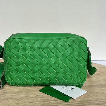 商品名称：ボッテガヴェネタ BOTTEGAVENETA aj-BOV710048GL  2023年最新入荷 スモール イントレチャート カメラバッグ 斜め掛け ショルダーバッグ クロスボディバッグ