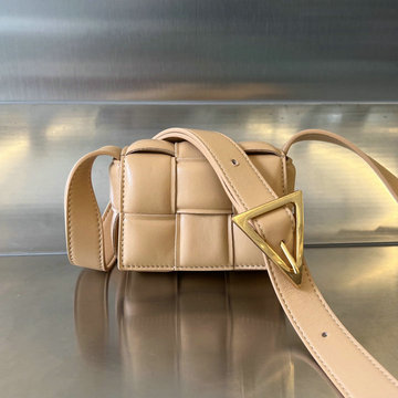 商品名称：ボッテガヴェネタ BOTTEGAVENETA aj-BOV716648LF  2023年最新入荷 キャンディー パデッド カセット フラップバッグ 斜め掛け ショルダーバッグ クロスボディバッグ