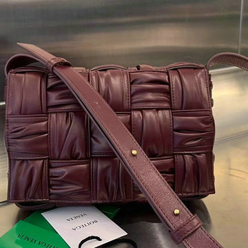 商品名称：ボッテガヴェネタ BOTTEGAVENETA aj-BOV717089JH  2023年最新入荷 カセット フラップバッグ 斜め掛け ショルダーバッグ クロスボディバッグ マグネットクロージャー