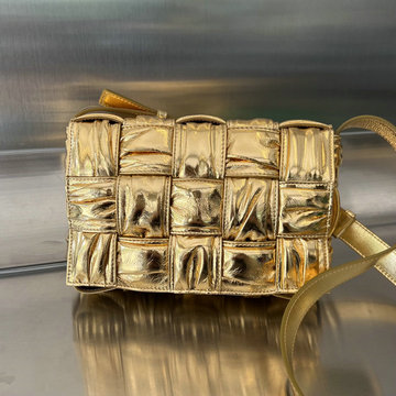 商品名称：ボッテガヴェネタ BOTTEGAVENETA aj-BOV717089JS  2023年最新入荷 カセット フラップバッグ 斜め掛け ショルダーバッグ クロスボディバッグ マグネットクロージャー