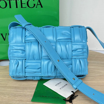 商品名称：ボッテガヴェネタ BOTTEGAVENETA aj-BOV717089LS  2023年最新入荷 カセット フラップバッグ 斜め掛け ショルダーバッグ クロスボディバッグ マグネットクロージャー