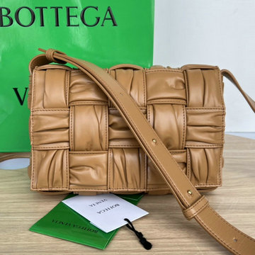 商品名称：ボッテガヴェネタ BOTTEGAVENETA aj-BOV717089SX  2023年最新入荷 カセット フラップバッグ 斜め掛け ショルダーバッグ クロスボディバッグ マグネットクロージャー