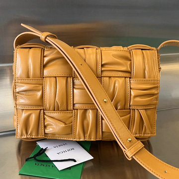 商品名称：ボッテガヴェネタ BOTTEGAVENETA aj-BOV717089TH  2023年最新入荷 カセット フラップバッグ 斜め掛け ショルダーバッグ クロスボディバッグ マグネットクロージャー