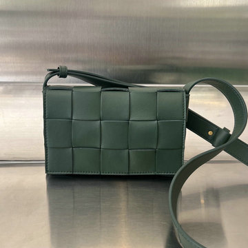 商品名称：ボッテガヴェネタ BOTTEGAVENETA aj-BOV730848SG  2023年最新入荷 スモール カセット フラップバッグ スクエアバッグ 斜め掛け ショルダーバッグ クロスボディバッグ