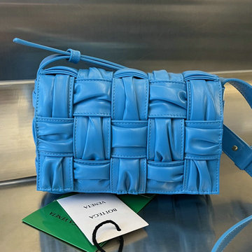 商品名称：ボッテガヴェネタ BOTTEGAVENETA aj-BOV736253LS  2023年最新入荷 スモール カセット フラップバッグ 斜め掛け ショルダーバッグ クロスボディバッグ