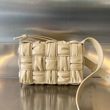 商品名称：ボッテガヴェネタ BOTTEGAVENETA aj-BOV736253QX  2023年最新入荷 スモール カセット フラップバッグ 斜め掛け ショルダーバッグ クロスボディバッグ
