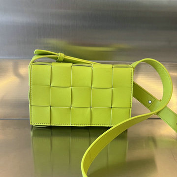 商品名称：ボッテガヴェネタ BOTTEGAVENETA aj-BOV730848YL 2023年最新入荷 スモール カセット フラップバッグ スクエアバッグ 斜め掛け ショルダーバッグ クロスボディバッグ
