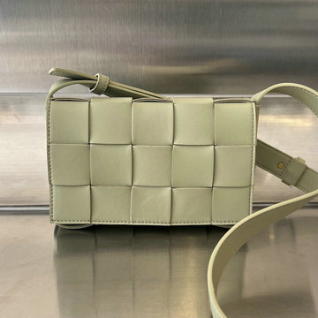 商品名称：ボッテガヴェネタ BOTTEGAVENETA aj-BOV730848QG 2023年最新入荷 スモール カセット フラップバッグ スクエアバッグ 斜め掛け ショルダーバッグ クロスボディバッグ