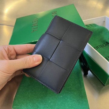商品名称：ボッテガヴェネタ BOTTEGAVENETA  aj-BOV649602BK2023年最新入荷 カセット フラップカードケース 二つ折りパスポートケース レザー