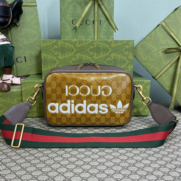 商品名称：グッチ GUCCI 057-GG702427TH 2023年最新入荷 adidas x Gucci スモール スクエアバッグ 斜め掛け ショルダーバッグ クロスボディバッグ カメラバッグ レザー