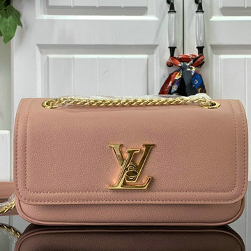 商品名称：ルイヴィトン LOUISVUITTON 057-M22585 2023年最新入荷 ロックミー East West チェーン フラップバッグ 斜め掛け ショルダーバッグ クロスボディバッグ