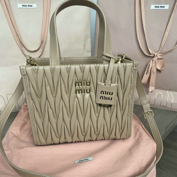 商品名称：ミュウミュウ MIUMIU 99-cMM5BG263HS 2023年最新入荷 トートバッグ スモール ハンドバッグ 2way ショルダーバッグ クロスボディバッグ マテラッセレザー トー