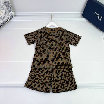 フェンディ FENDI JS-TYFD23001  2023年夏最新入荷 子供服 2点セットアップ ツーピース ショートスリーブ Tシャツ ショートパンツ スポーツジャージ