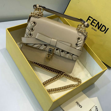 フェンディ FENDI 168-FD643XS 2023年最新入荷 キャナイ Kan I 斜め掛け ショルダーバッグ クロスボディバッグ スクエアバッグ レディースかばん