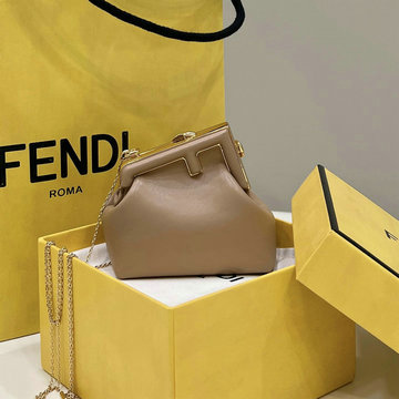 フェンディ FENDI 168-FD80018SXS 2023年最新入荷 ファースト ミニバッグ チェーンポーチ 斜め掛け ショルダーバッグ クロスボディバッグ レディースかばん