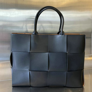 商品名称：ボッテガヴェネタ BOTTEGAVENETA aj-BOV620623PKZ 2023年最新入荷 ラージ アルコ トートバッグ トップハンドルバッグ ハンドバッグ ショルダーバッグ