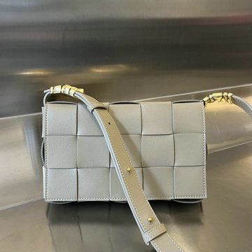 商品名称：ボッテガヴェネタ BOTTEGAVENETA aj-BOV666870QH 2023年最新入荷 カセット フラップバッグ ミニバッグ 斜め掛け ショルダーバッグ クロスボディバッグ