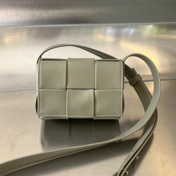 商品名称：ボッテガヴェネタ BOTTEGAVENETA aj-BOV667048MB 2023年最新入荷 カセット 斜め掛け ショルダーバッグ クロスボディバッグ ミニバッグ